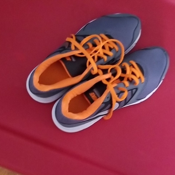 Nike orange and grey sneakers - Picture 7 of 7